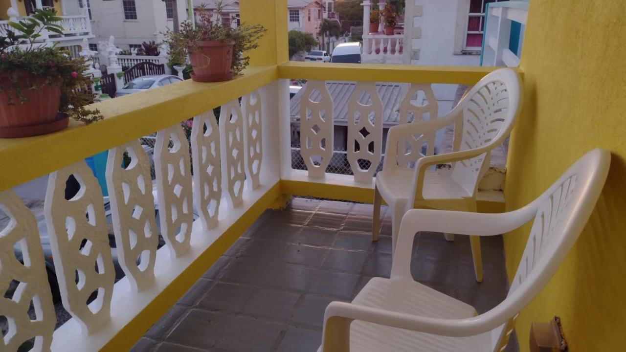 Michand Guest Apartments- Cozy One Or Two Bedroom- 5 Walk Minutes From Airport 10 Mins Drive To Oistins Or Beach Крайст-Черч Экстерьер фото