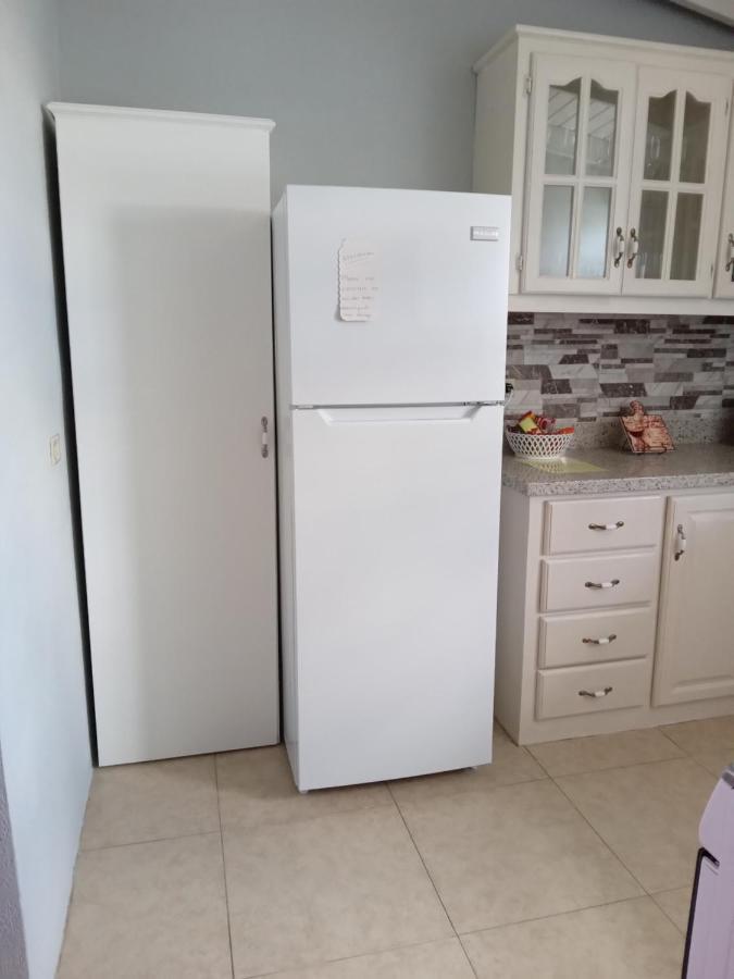 Michand Guest Apartments- Cozy One Or Two Bedroom- 5 Walk Minutes From Airport 10 Mins Drive To Oistins Or Beach Крайст-Черч Экстерьер фото
