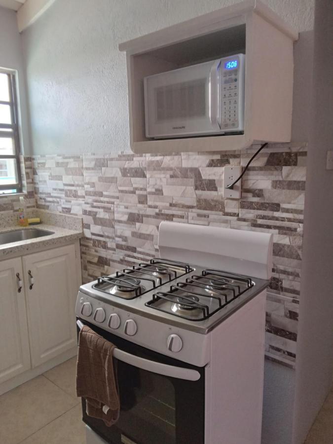 Michand Guest Apartments- Cozy One Or Two Bedroom- 5 Walk Minutes From Airport 10 Mins Drive To Oistins Or Beach Крайст-Черч Экстерьер фото