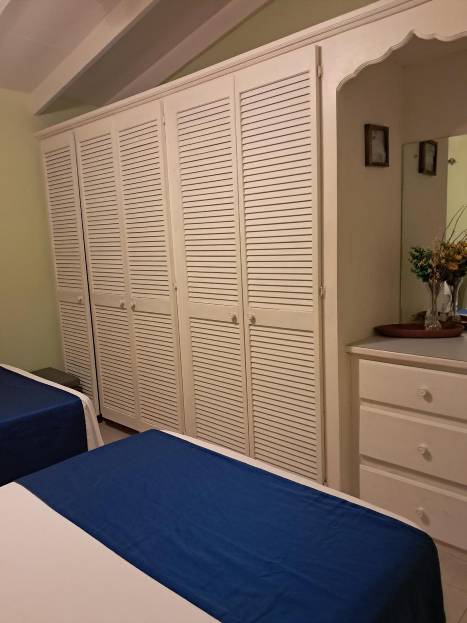 Michand Guest Apartments- Cozy One Or Two Bedroom- 5 Walk Minutes From Airport 10 Mins Drive To Oistins Or Beach Крайст-Черч Экстерьер фото