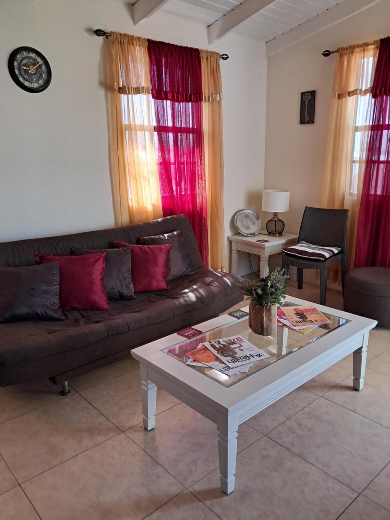 Michand Guest Apartments- Cozy One Or Two Bedroom- 5 Walk Minutes From Airport 10 Mins Drive To Oistins Or Beach Крайст-Черч Экстерьер фото