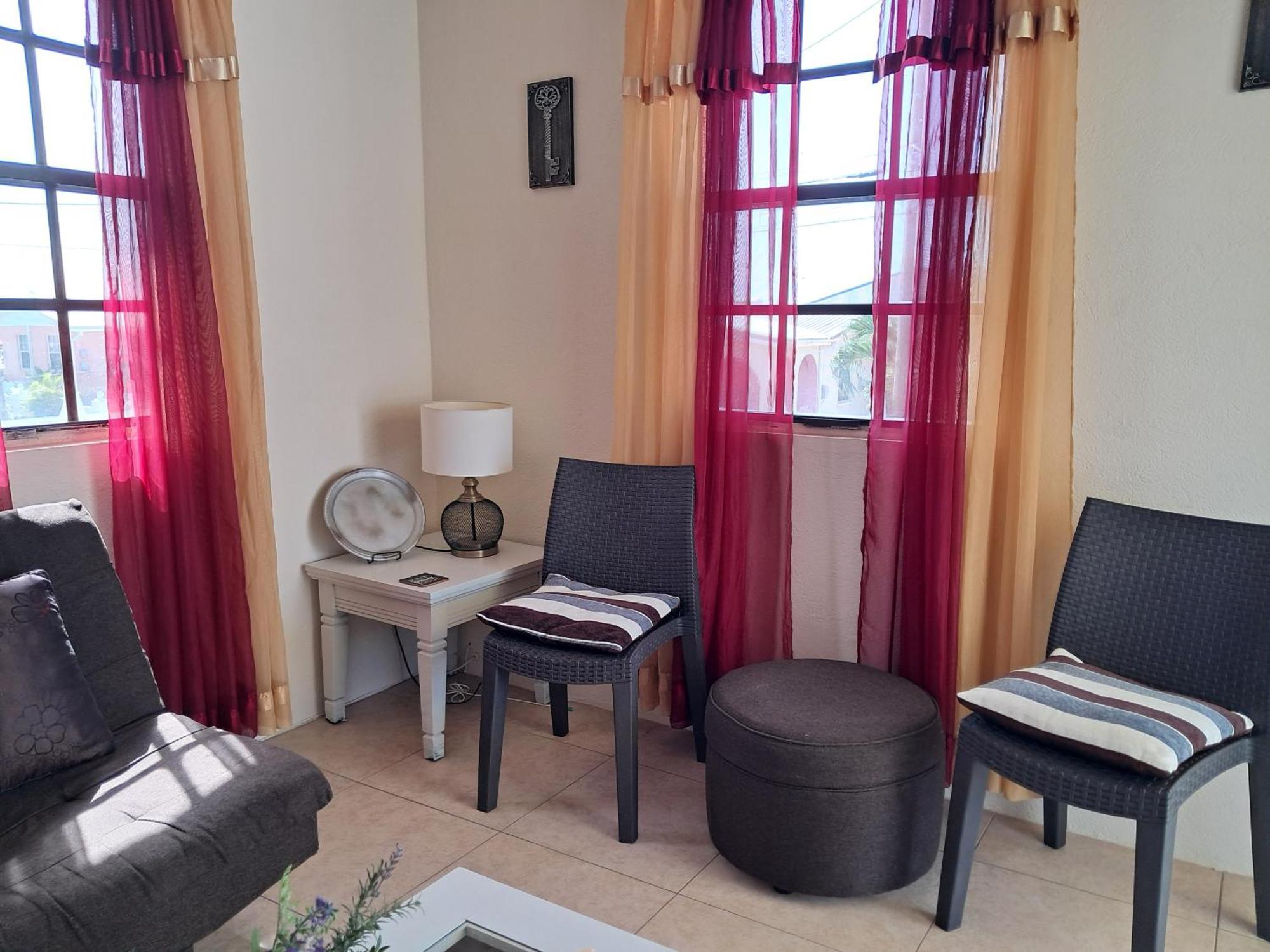 Michand Guest Apartments- Cozy One Or Two Bedroom- 5 Walk Minutes From Airport 10 Mins Drive To Oistins Or Beach Крайст-Черч Экстерьер фото