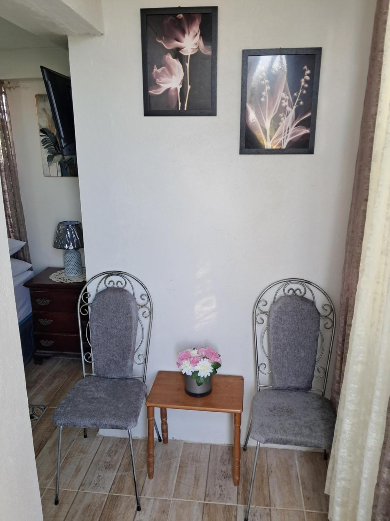 Michand Guest Apartments- Cozy One Or Two Bedroom- 5 Walk Minutes From Airport 10 Mins Drive To Oistins Or Beach Крайст-Черч Экстерьер фото