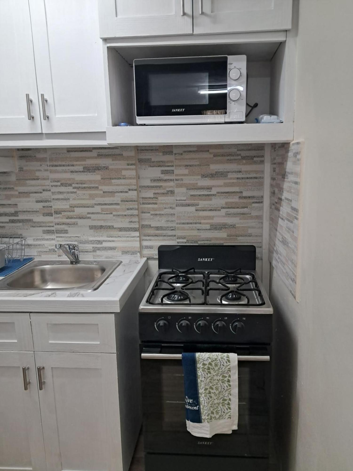 Michand Guest Apartments- Cozy One Or Two Bedroom- 5 Walk Minutes From Airport 10 Mins Drive To Oistins Or Beach Крайст-Черч Экстерьер фото