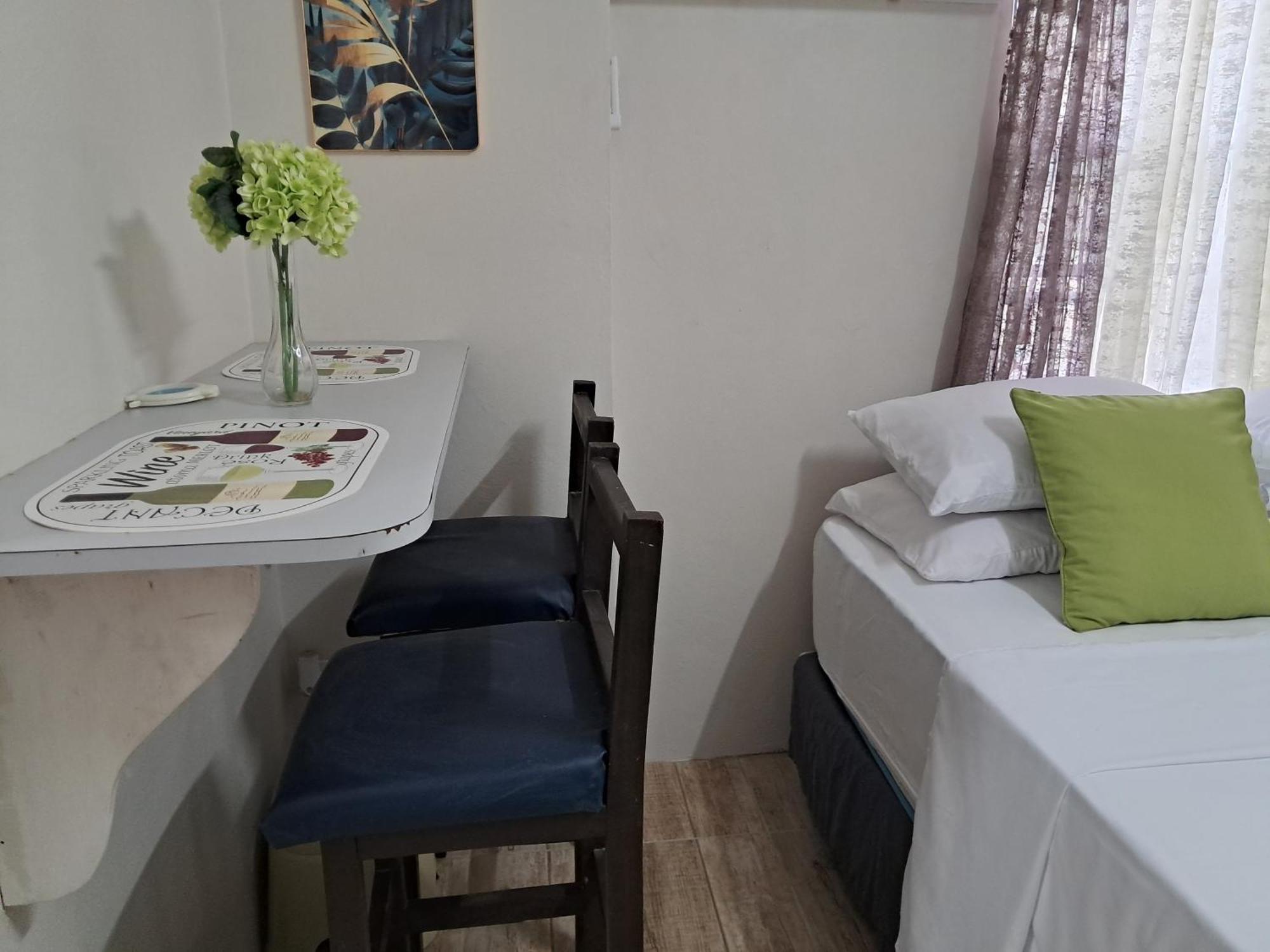 Michand Guest Apartments- Cozy One Or Two Bedroom- 5 Walk Minutes From Airport 10 Mins Drive To Oistins Or Beach Крайст-Черч Экстерьер фото