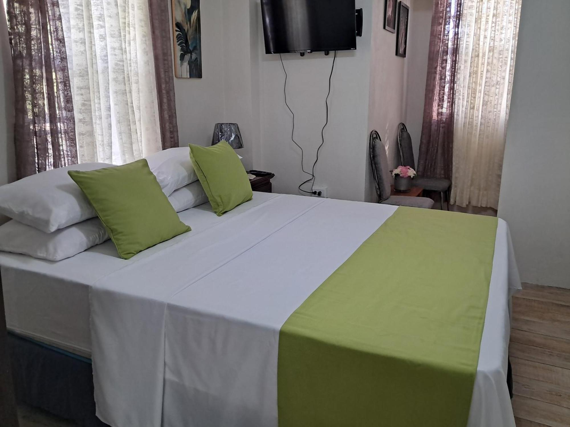 Michand Guest Apartments- Cozy One Or Two Bedroom- 5 Walk Minutes From Airport 10 Mins Drive To Oistins Or Beach Крайст-Черч Экстерьер фото