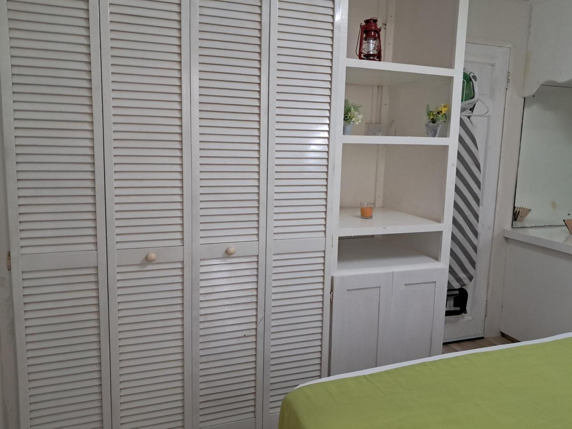 Michand Guest Apartments- Cozy One Or Two Bedroom- 5 Walk Minutes From Airport 10 Mins Drive To Oistins Or Beach Крайст-Черч Экстерьер фото