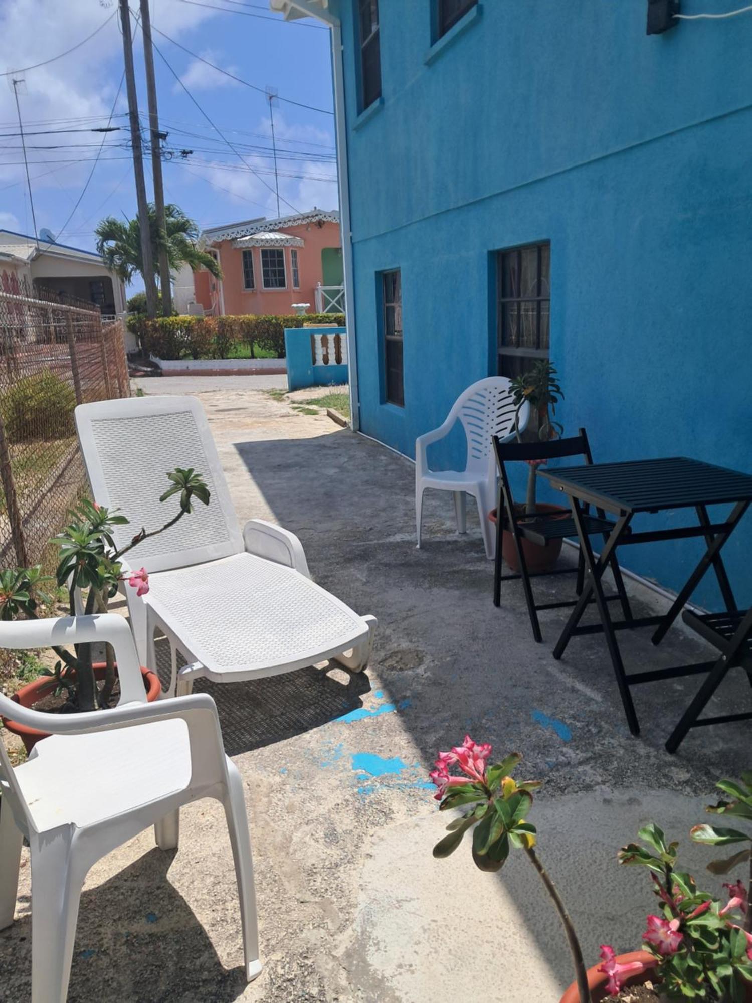 Michand Guest Apartments- Cozy One Or Two Bedroom- 5 Walk Minutes From Airport 10 Mins Drive To Oistins Or Beach Крайст-Черч Экстерьер фото